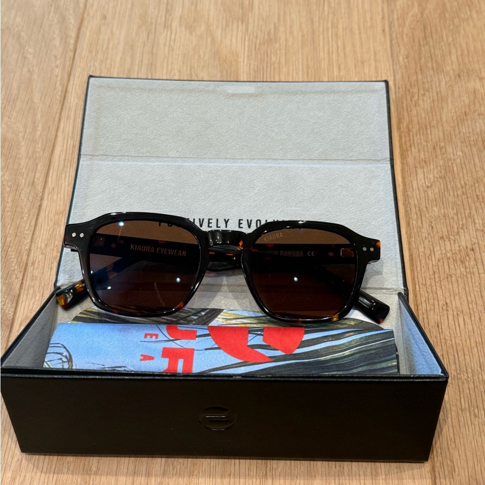 KIAURA brand new sunglasses